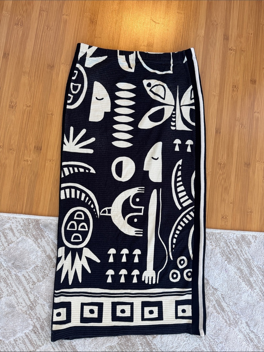 FARM Rio Black & White Graphic Midi Skirt